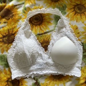 White lace bralette with removable pads